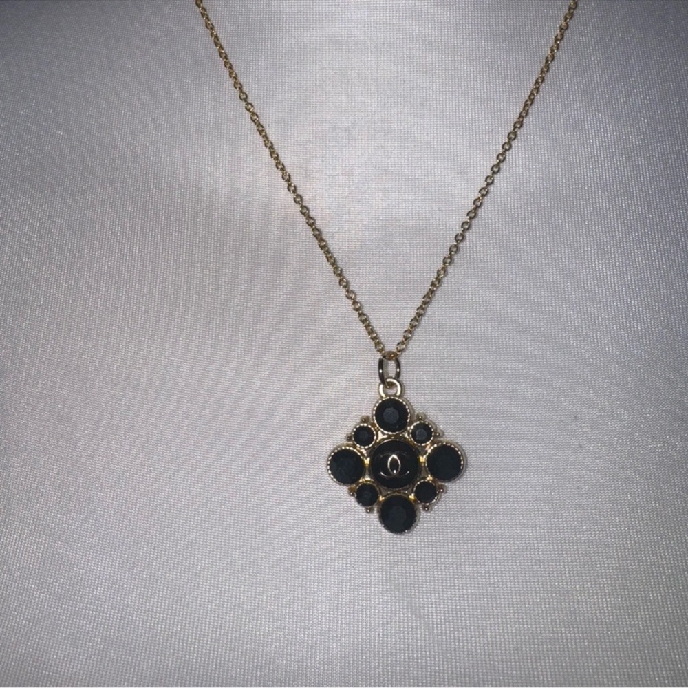 Elegant Black and Gold Pendant Necklace - Picture 4 of 7